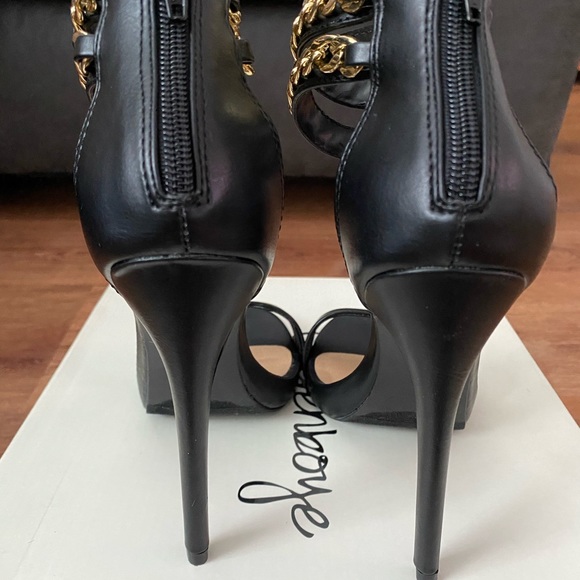 Black, gold chain ankle strap stiletto, size 6. - Picture 4 of 5